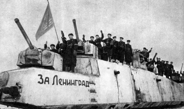    Команда бронепоезда после прорыва блокады Ленинграда ИА REGNUM
