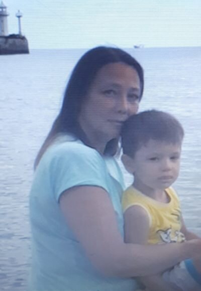 Инга с младшим сыном.