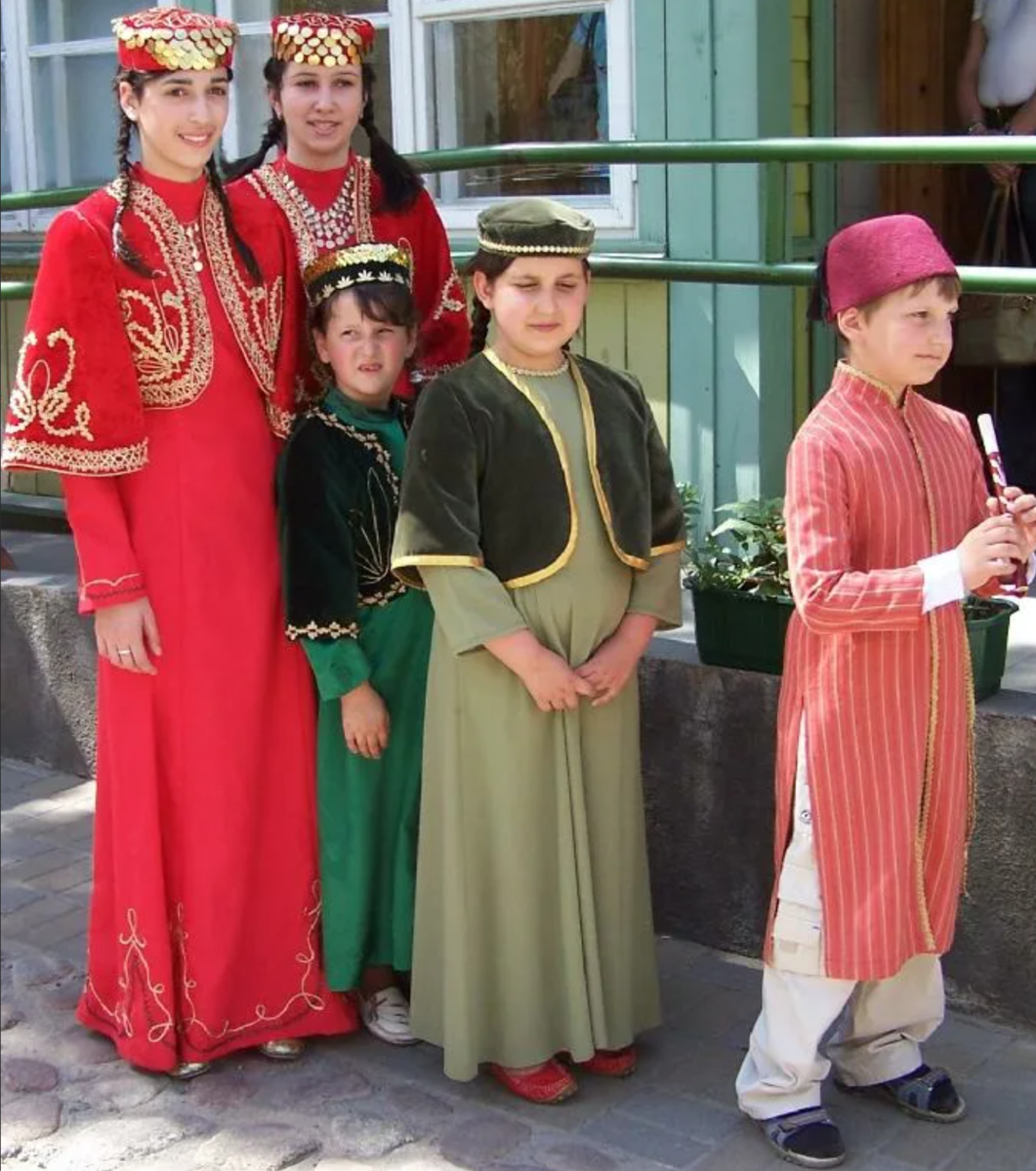 Крымские евреи караимы. Караим нация. Крымский татарин и караимы. Народы Крыма караимы.