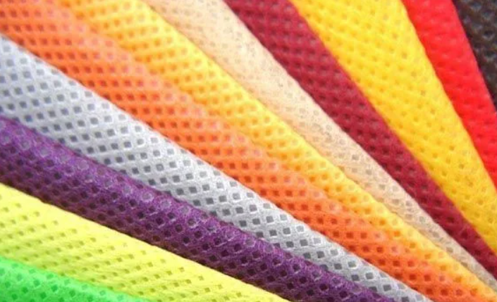 Цвет укрывного материала имеет значение. Фото www.комплект-регион.рф