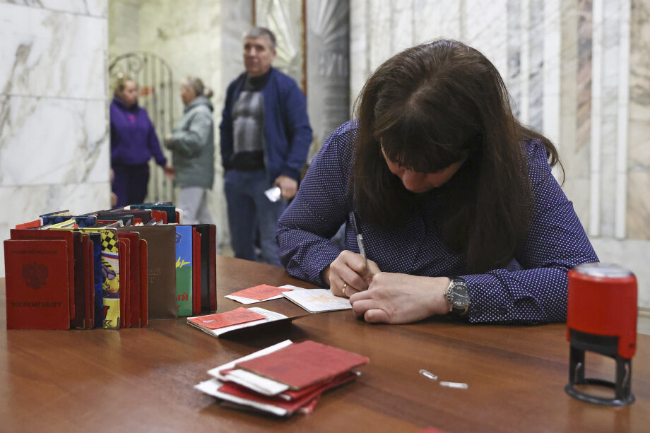 Спрос на делопроизводителей со знаниями в области воинского учёта вырос в несколько раз. Фото: Кирилл Кухмарь/ТАСС