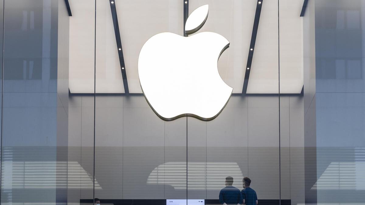    Вывеска Apple на здании:Budrul Chukrut/SOPA Images/LightRocket via Getty Images