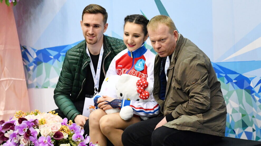 Полина Цурская с тренерами на юниорском ЧМ-2017 с тренерами. Фото: GLOBAL LOOK PRES