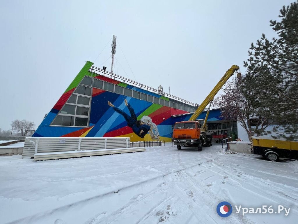    «Пока все идет по графику»: Капитальный ремонт спортшколы «Надежда» в Орске завершат до Нового года