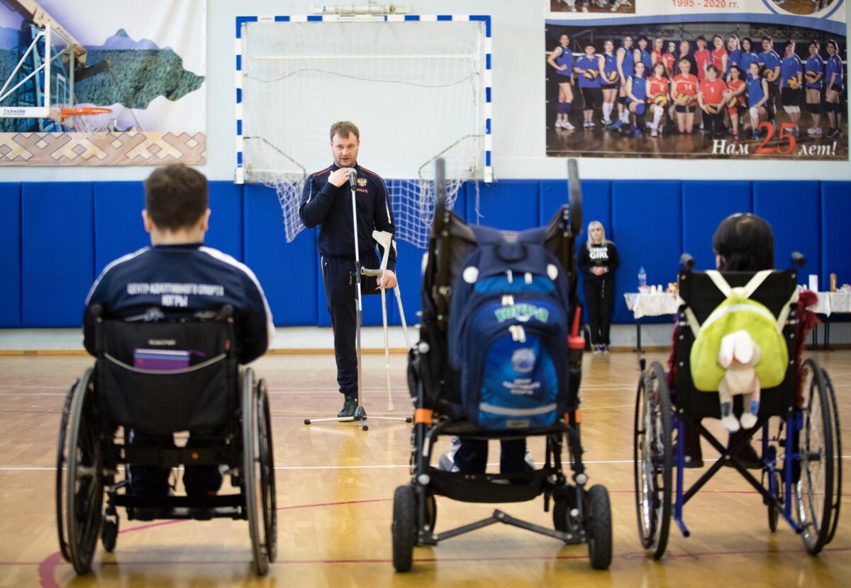    В Лянторе готовят паралимпийцев в следж-хоккее