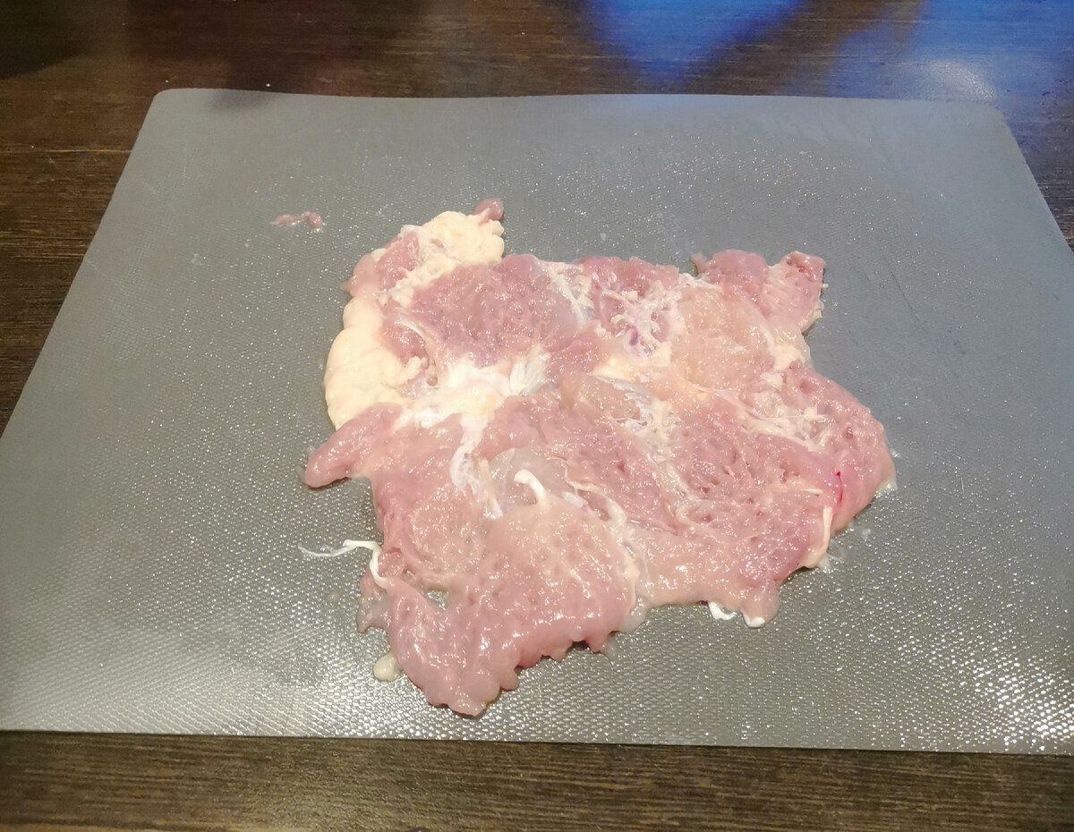 Филе бедра отбить с двух сторон.