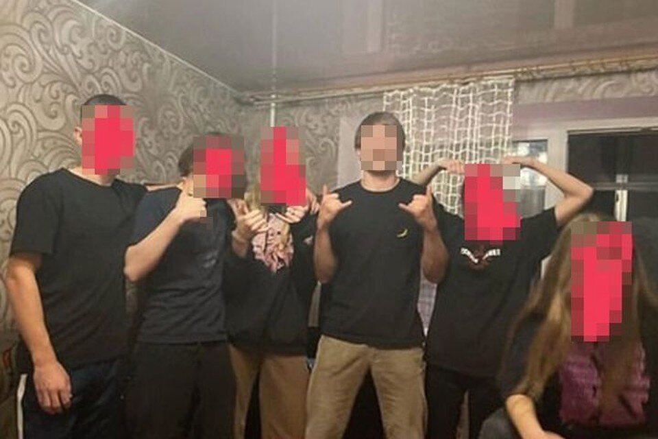     На вечеринку к учителю пришли дети в возрасте от 13 до 17 лет. Фото: соцсети.