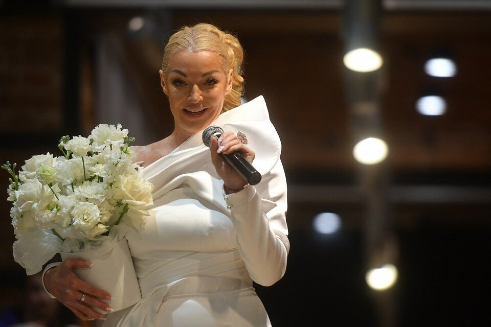     История со свадьбой началась во время Недели моды в Екатеринбурге, куда приехала Волочкова Алексей БУЛАТОВ