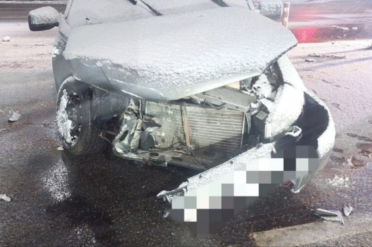    Грузовик и три легковушки столкнулись на трассе «Кавказ» в Минводах