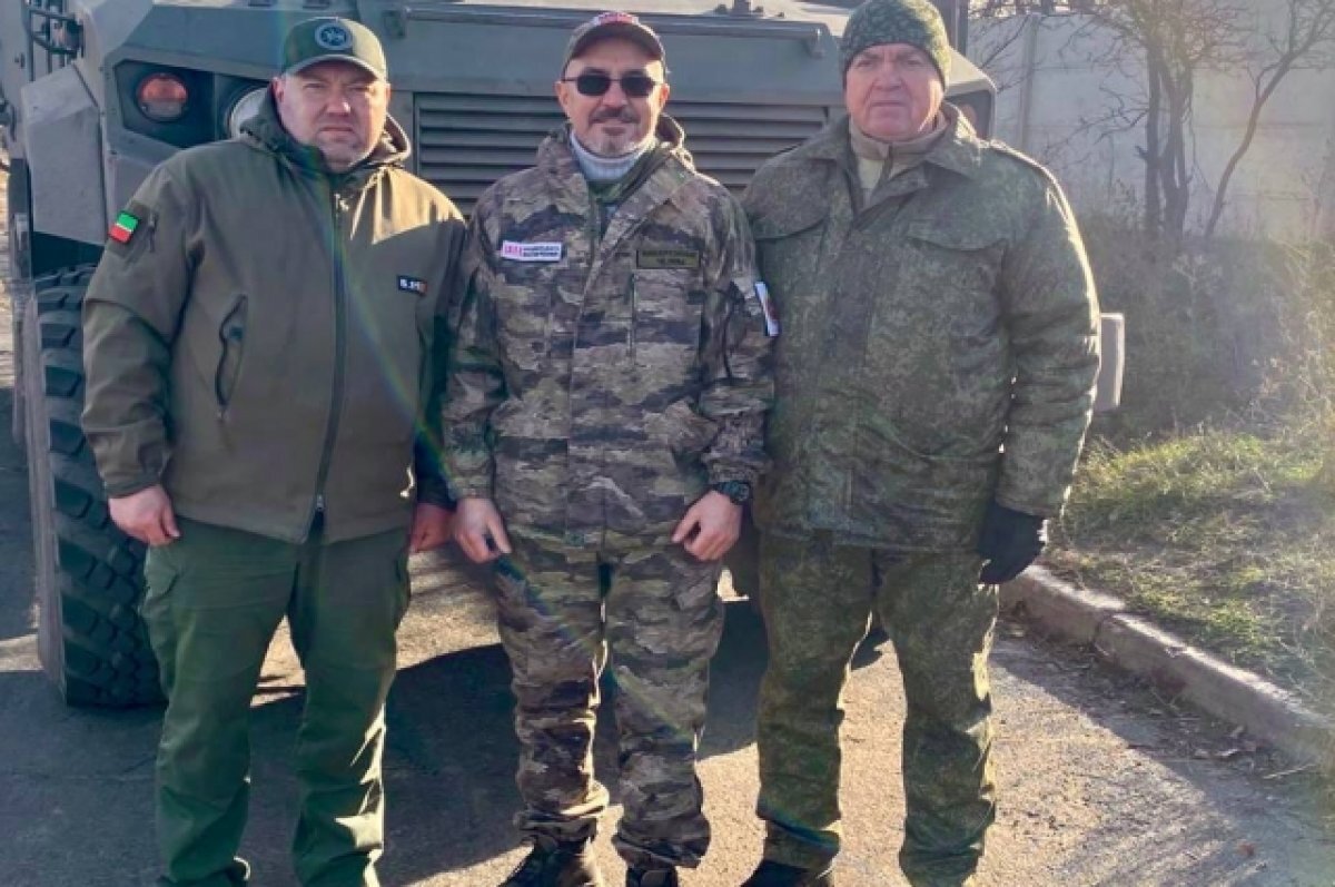    Рустам Гатин (в центре).