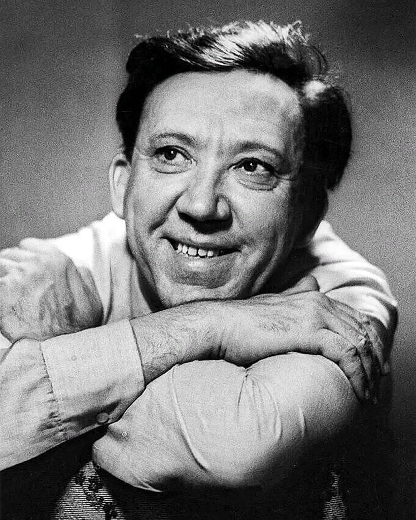 Николас холт 2023. Кэри грант актер. Ю никулин. Марлон брандо в молодости. Кэри грант.