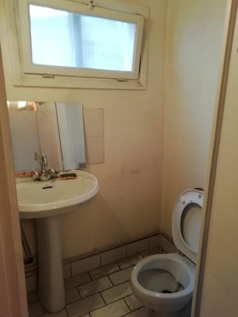 Санузел до ремонта. Источник: Houzz