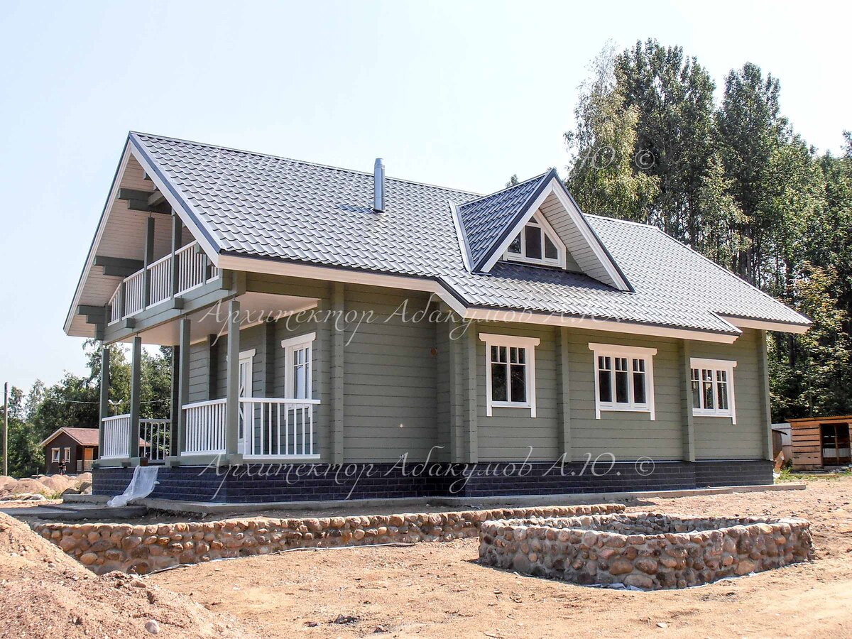 Западный фасад здания дачи из клеёного бруса 