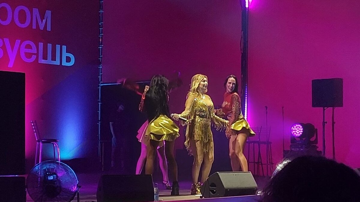     Певица Лада Дэнс стала хуже чувствовать себя после концерта в Нижнем Новгороде. Об этом сообщает ТАСС со ссылкой на слова ее директора Сергея Пудовкина.