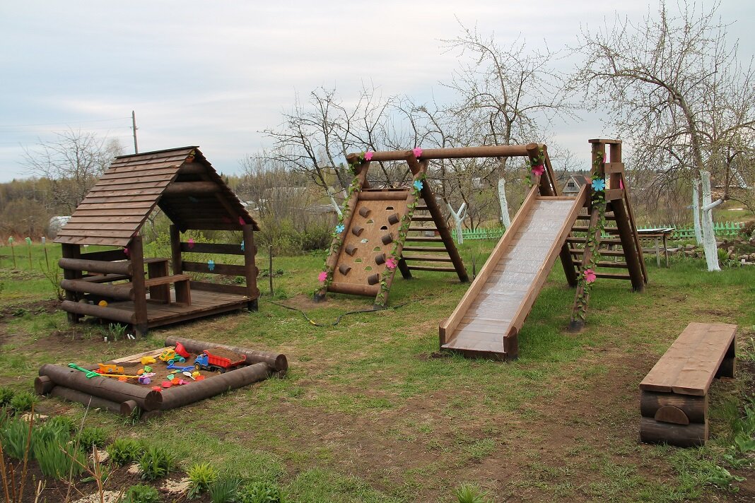 Как самостоятельно построить детскую игровую площадку из дерева