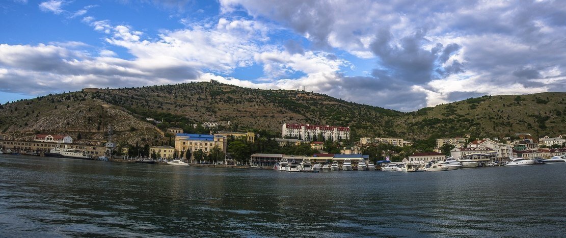 Фото сделанное с борта прогулочного катера.