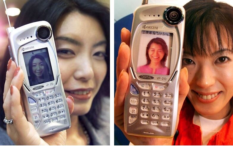 Kyocera VP-210. Первый в мире сотовый телефон со встроенной камерой. Источник изображения: bol.uol.com.br