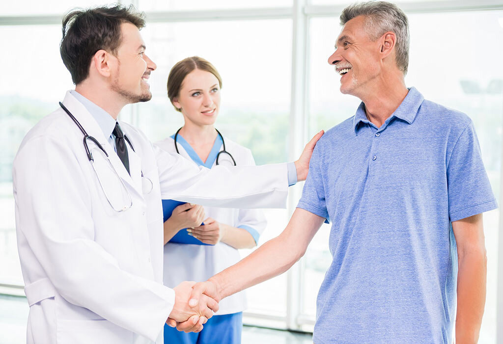 Хороший анекдот про врачей. Здоровый пациент. Анекдот про мужика и врача. Что не стоит говорить врачу. Что не стоит говорить врачу.