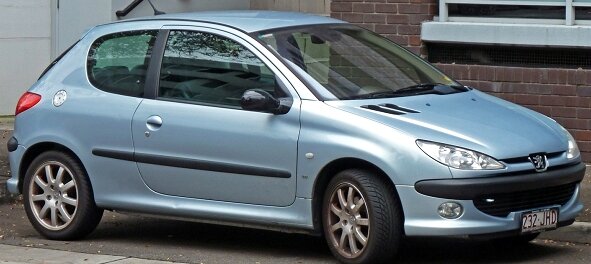 Французский Пыжик радует глаз, особенно в трёхдверном исполнении