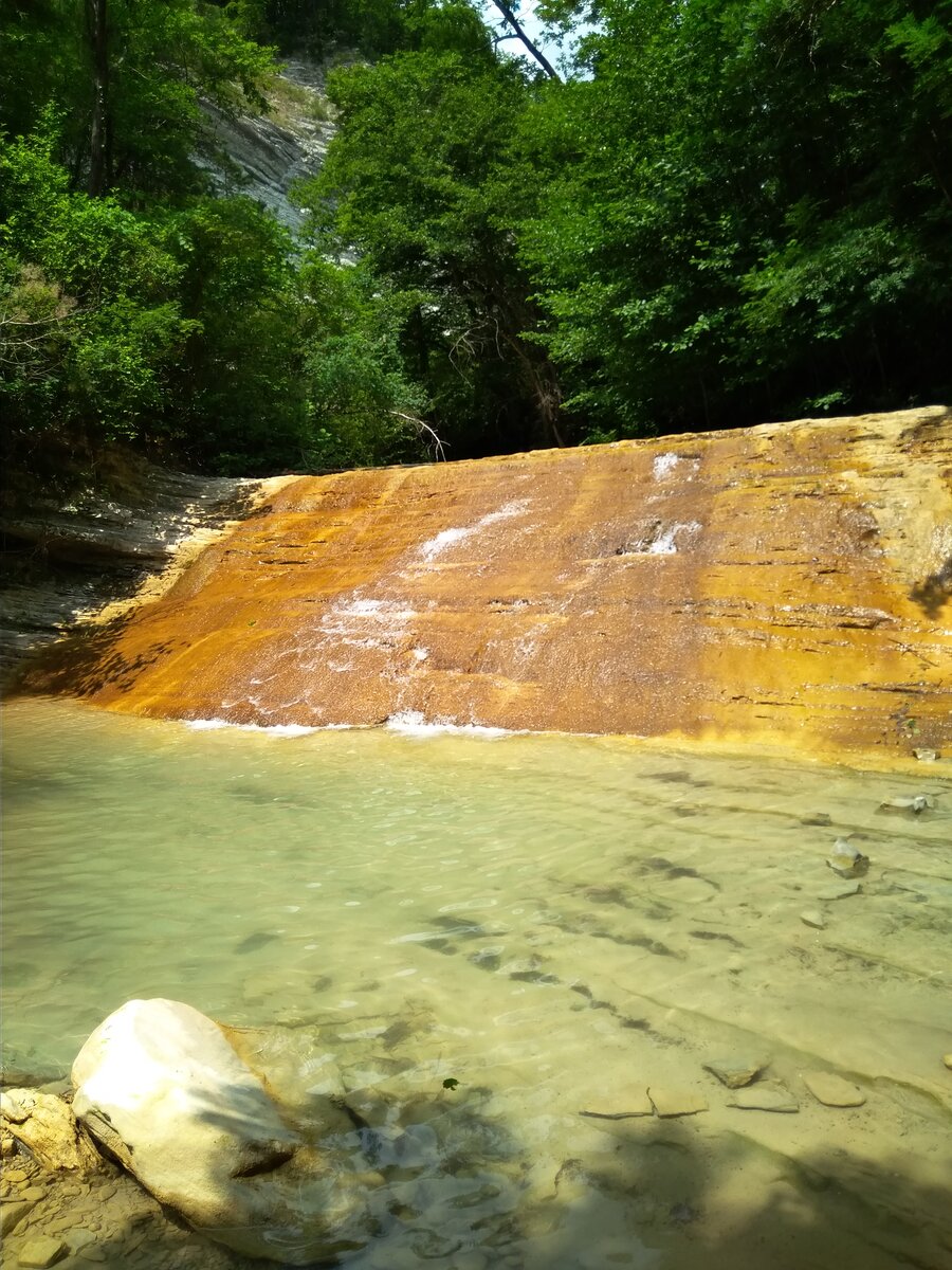 Водопады в долине реки Пшада близ Геленджика