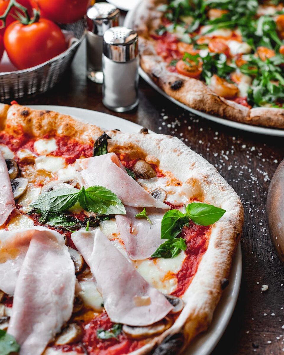 Пицца в ресторане Luciano