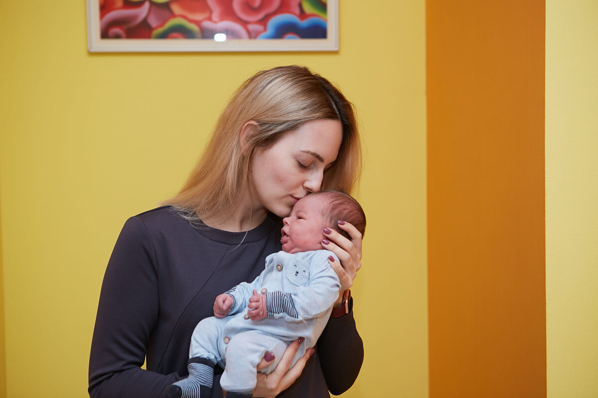 Я со своим маленьким счастьем, которое растет по часам:)