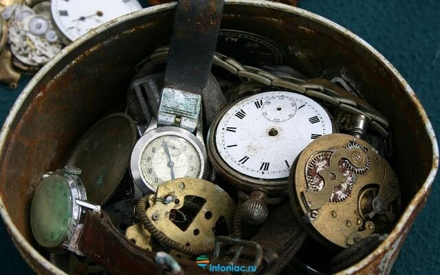 Сломанные наручные часы. Разбитые наручные часы. Сломанные часы. Сломанные наручные часы картинка. Сломанные часы в Швейцарии.