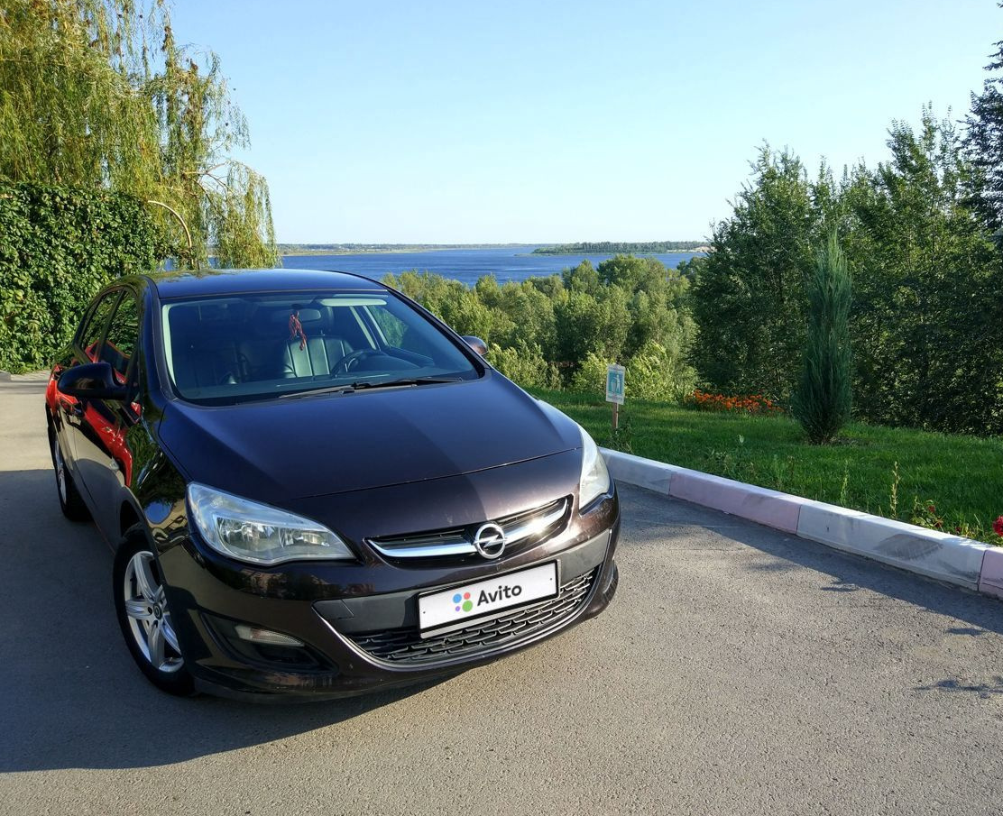 Авито опель 2014. Opel insignia 2014 black. Компактвэн. Opel zafira 2014. Opel insignia 2023.