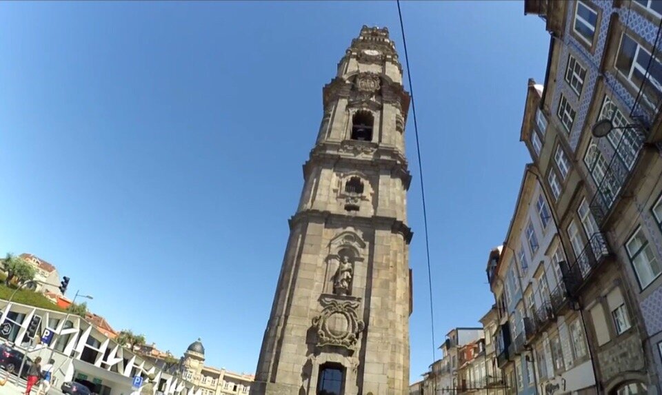   Прогуливаясь по улицам Португалии, стоит обратить свое внимание на культурные, исторические и архитектурные достопримечательности страны.