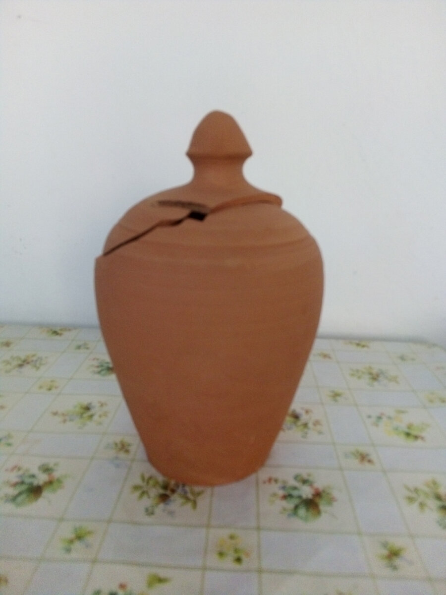 Разбитая керамическая копилка