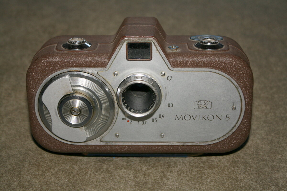 Кинокамера Movikon 8.