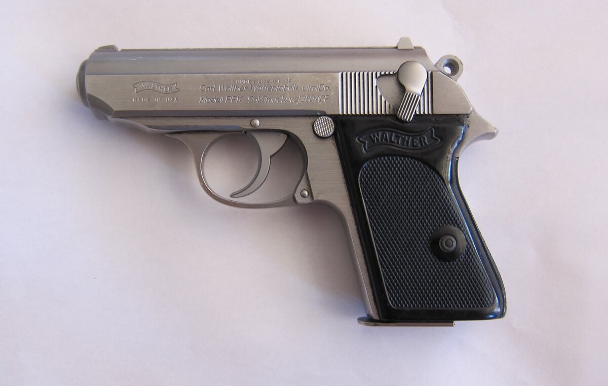 Это поздний вальтер производства США в калибре .380. Я настрелял из такого порядка тысячи  патронов, но ни разу не столкнулся ни с одной задержкой!