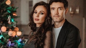 Фото: kp.ruВ 6-м туре отбора на чемпионат Европы-2020 сборная России встретится с национальной командой Казахстана. Поединок состоится в Калининграде. Именно туда прилетят подопечые Станислава Черчесова после победы над Шотландией в Глазго. Соответственно, встречать команду собрались и семьи футболистов. Супруга полузащитника российской сборной Юрия Жиркова, Инна, вместе с детьми также прибыла в Калининград.
