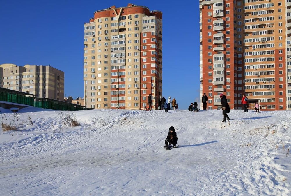 За катание с такой горки, вряд ли кого-то удастся привлечь к ответственности.