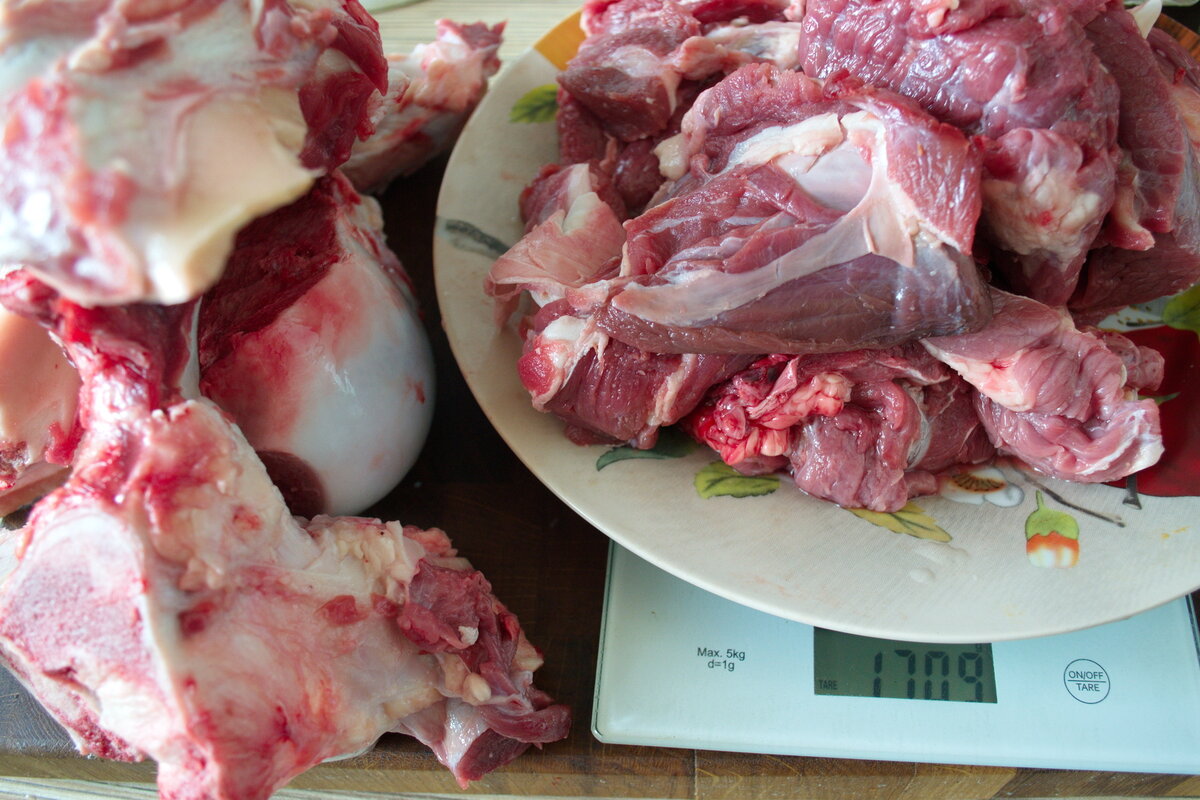 Сколько мяса можно срезать с говяжьих суповых костей