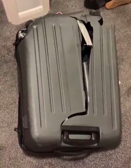 что надо было сделать с чемоданом?