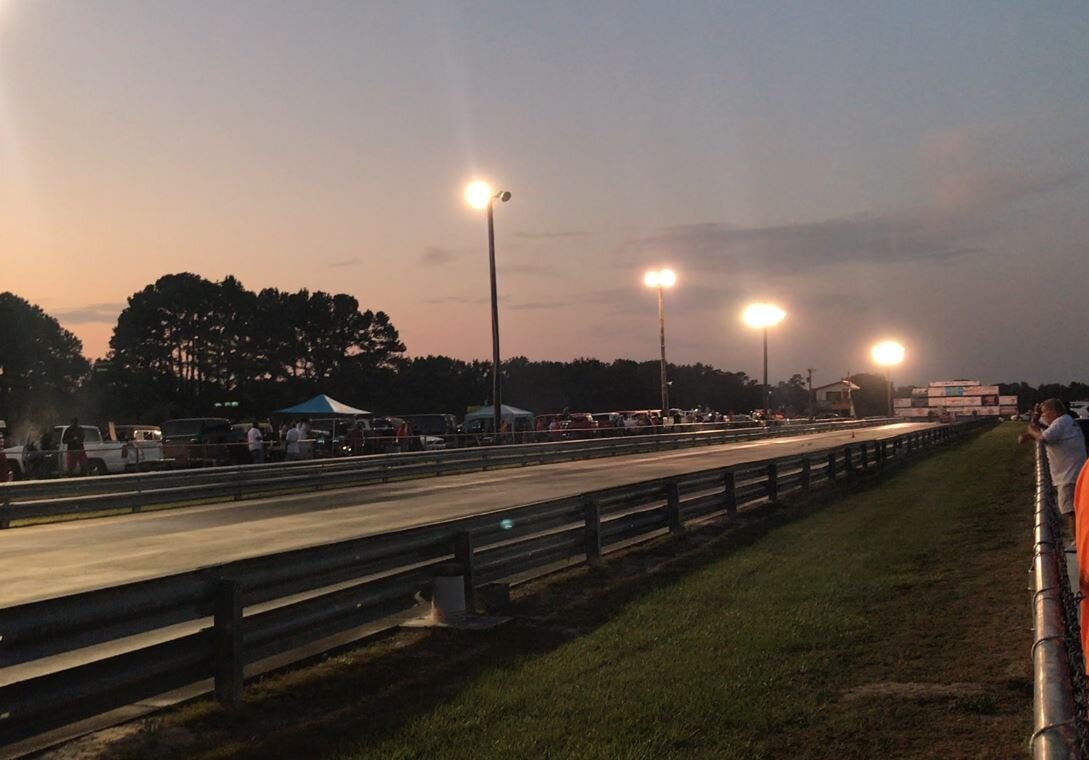 Drag-way длиной всего в пару-тройку сотен метров. 