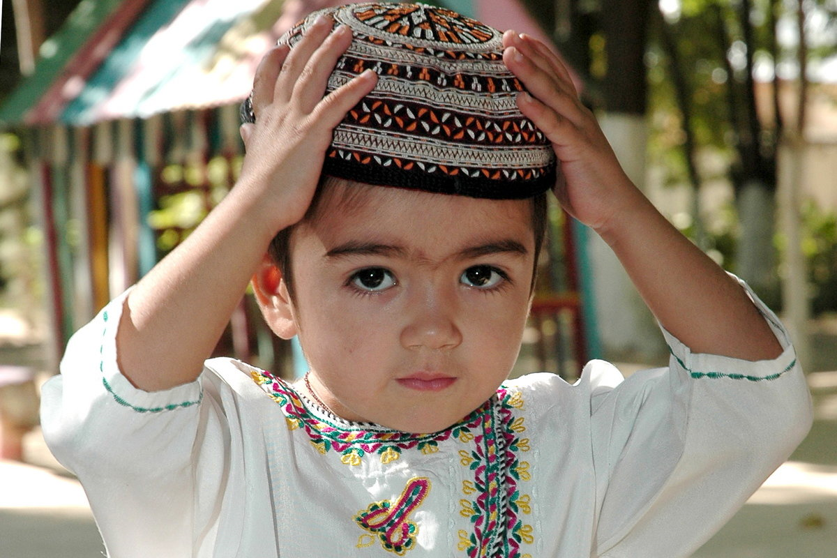 Класс таджик. Туркмения туркменки. Туркмен Челпек. Turkmen тюбетейка. Туркменские тюбетейки национальные.