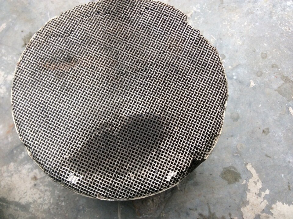 Как выглядит изношенная сетка катализатора