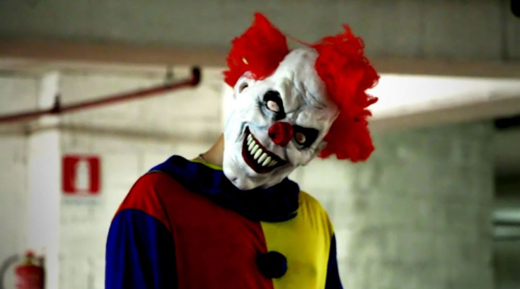 Не подозрительно одетый человек