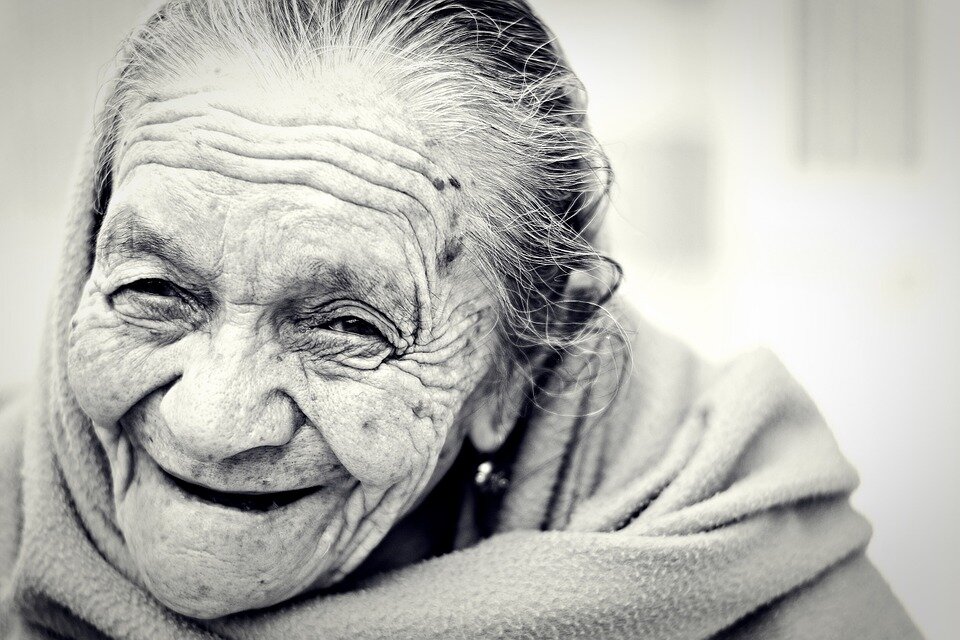 https://pixabay.com/photos/woman-old-senior-female-elderly-1031000/