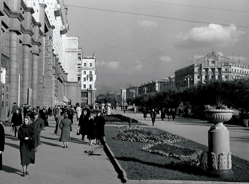возле Центрального гастронома 50-е нач.60х.