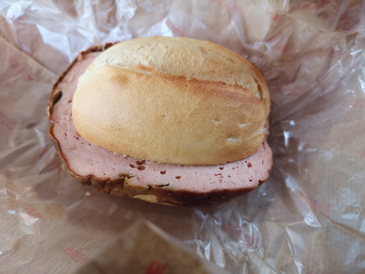 Леберкезе в булочке