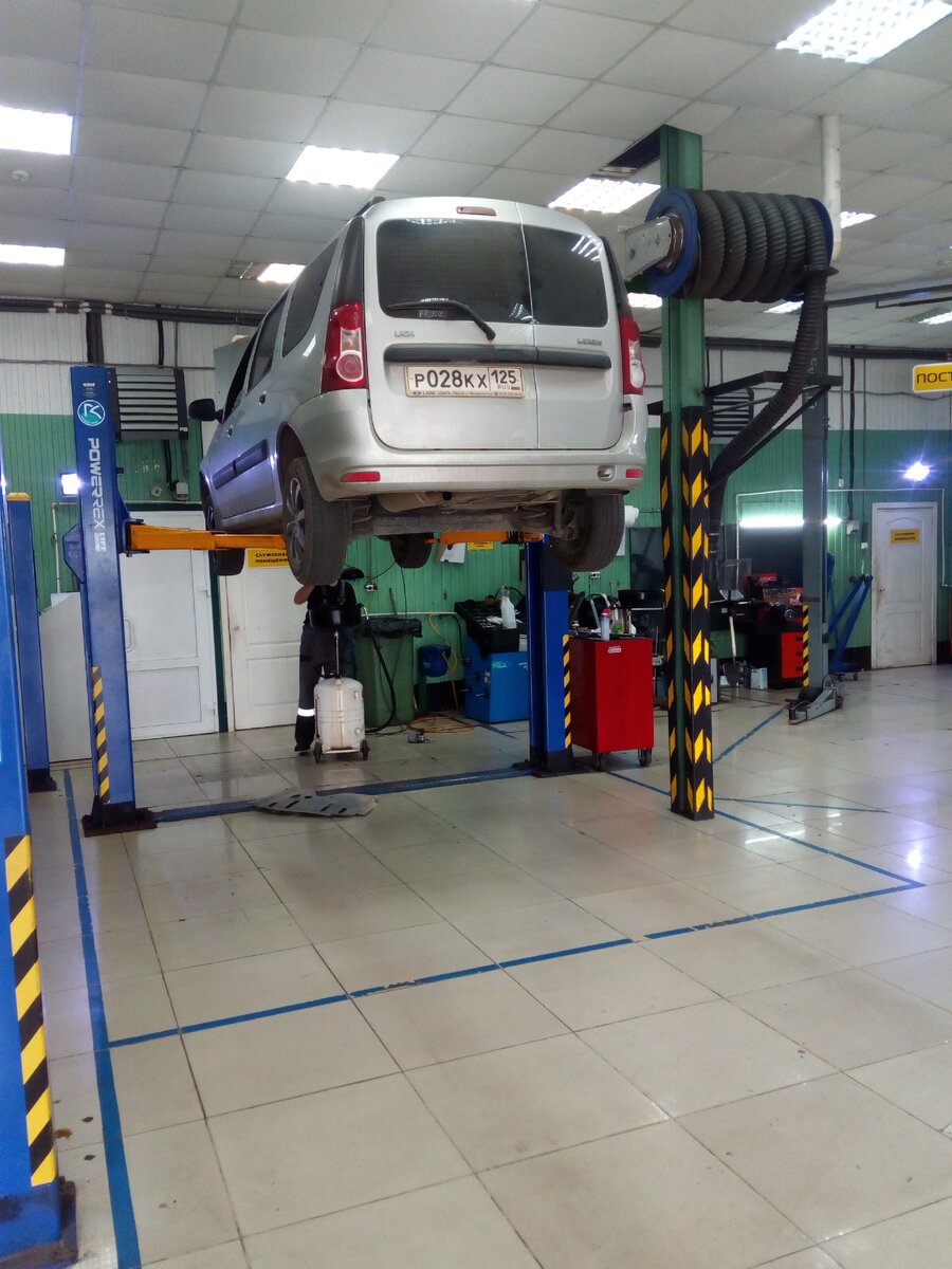 :)) В этот раз я подготовился к замене масла основательно, взяв свой ключик, для выкручивания пробки слива масла 