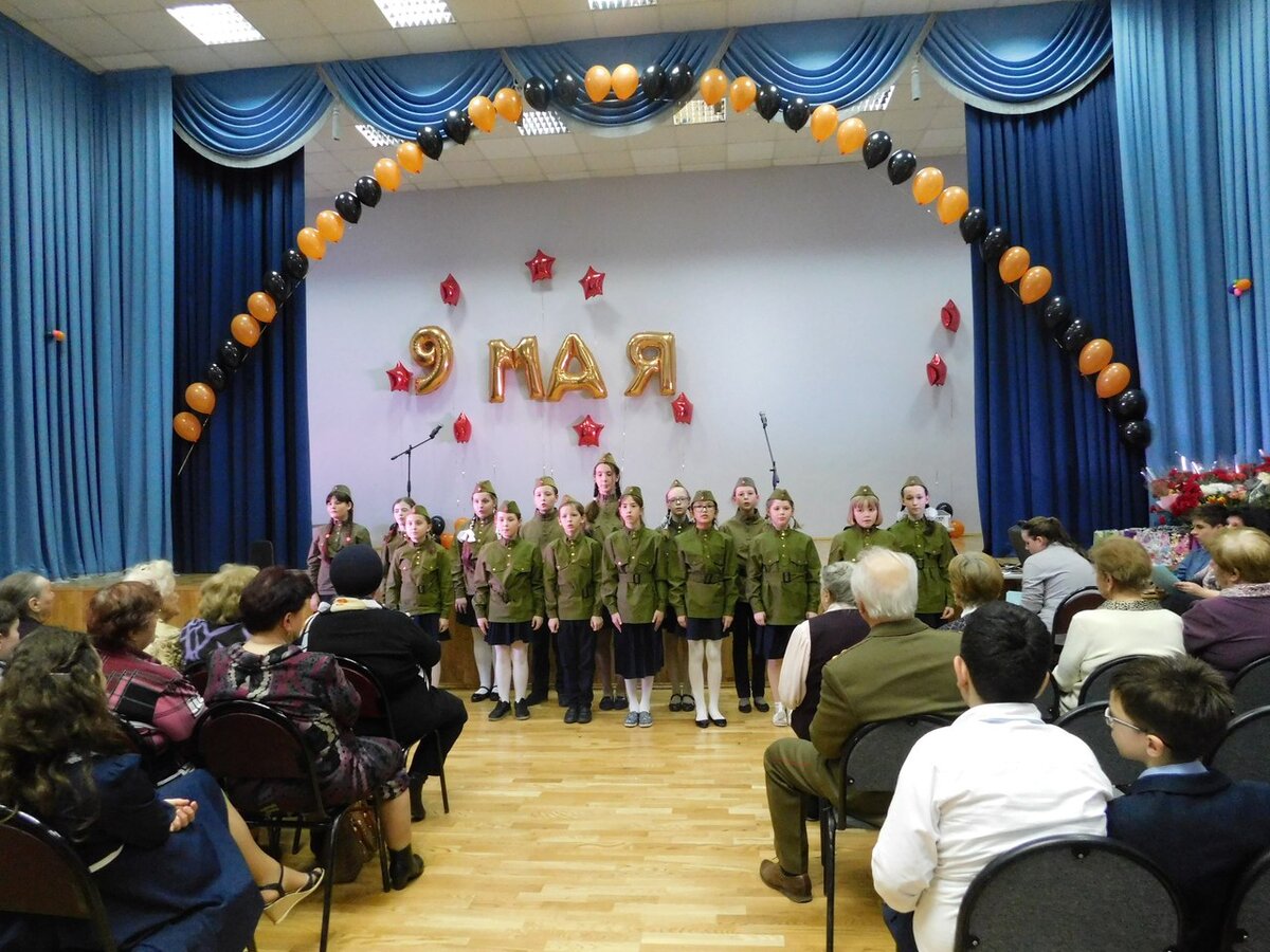 Традиционный концерт  ко Дню Победы для участников войны и бабушек и дедушек  учеников школы 1770. Автор фотографии Курочкин  Дмитрий.