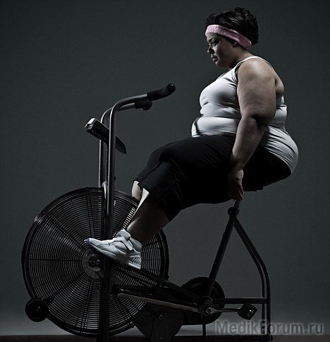  В молодости большинство людей обладают прекрасными фигурами, но с возрастом многие из нас начинают набирать вес. Существует множество причин, по которым это происходит: психология организма, питание, генетика. Рассмотрим некоторые из них более детально.