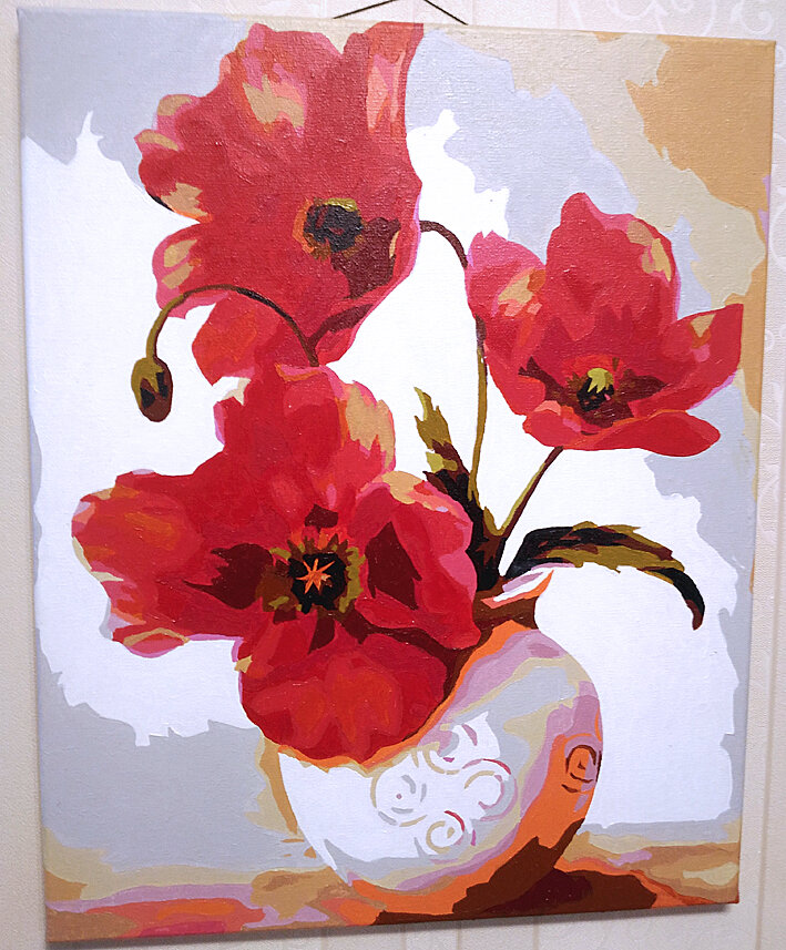 Тоже маки, очень простая картинка, минимум оттенков. С нее и началось мое увлечение, фото автора