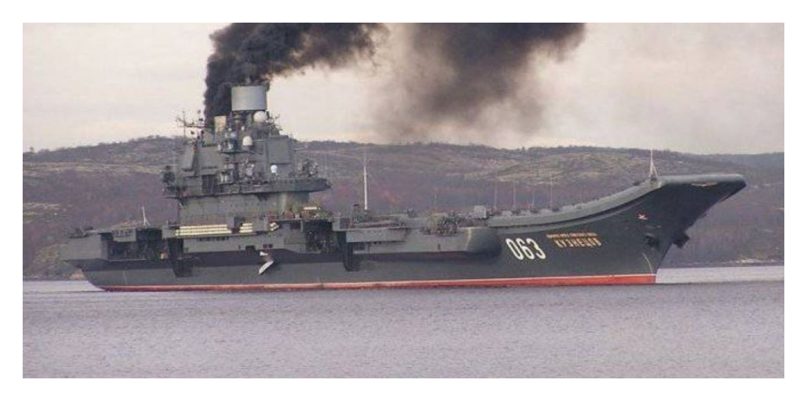 Дымящий «Адмирал Кузнецов»