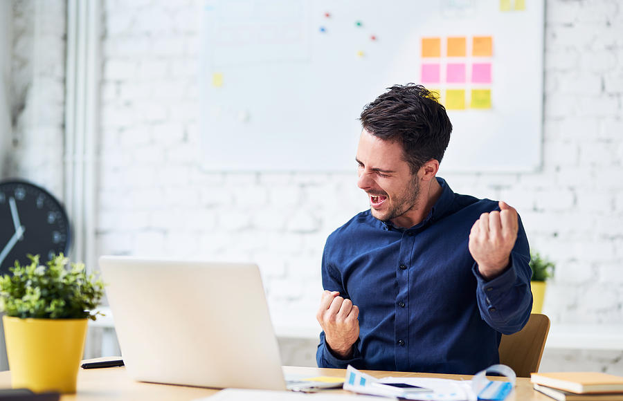 Иногда ситуация с безработицей заходит так далеко, что приходится радоваться даже низкой зарплате