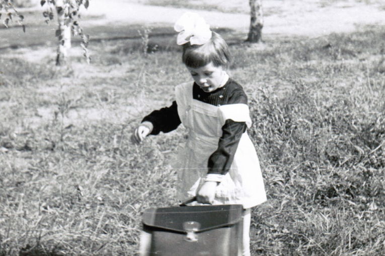 "Вечная" проблема школьных фартуков, 1975 год. Фото: https://russiainphoto.ru